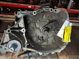 Gebruikte Versnellingsbak Renault Clio II (BB/CB) 1.2 16V Prijs € 181,50 Inclusief btw aangeboden door De Jonghe Recuparts