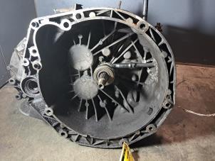 Gebruikte Versnellingsbak Renault Trafic New (FL) 1.9 dCi 82 16V Prijs € 484,00 Inclusief btw aangeboden door De Jonghe Recuparts