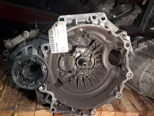 Gebruikte Versnellingsbak Volkswagen Golf IV (1J1) 1.6 Prijs € 302,50 Inclusief btw aangeboden door De Jonghe Recuparts