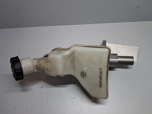 Gebruikte Hoofdremcilinder Mercedes A (177.0) 1.5 A-180d Prijs € 90,75 Inclusief btw aangeboden door De Jonghe Recuparts