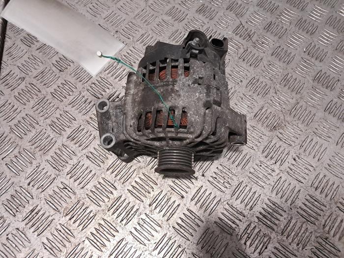 Dynamo van een Ford Fiesta 6 (JA8) 1.25 16V 2011