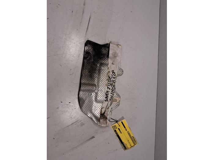 Gebruikte Hitteschild uitlaat BMW X1 (F48) sDrive 18d 2.0 16V Prijs € 48,40 Inclusief btw aangeboden door De Jonghe Recuparts