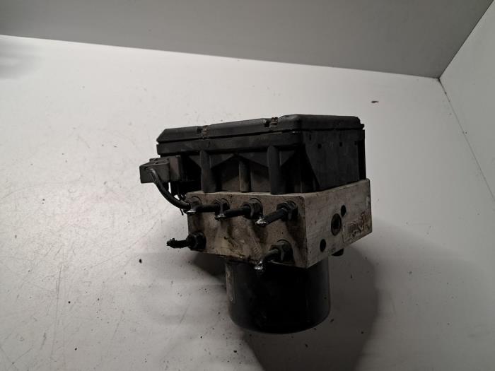 Gebruikte ABS Pomp Volkswagen Polo III (6N2) 1.4 Prijs € 36,30 Inclusief btw aangeboden door De Jonghe Recuparts