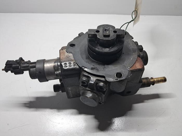 Gebruikte Dieselpomp Citroen C-Crosser 2.2 HDiF 16V Prijs € 242,00 Inclusief btw aangeboden door De Jonghe Recuparts