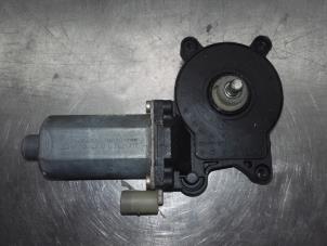Gebruikte Raammotor Portier BMW 3 serie (E46/2) 330 Ci 24V Prijs € 28,00 Margeregeling aangeboden door Autosloopexpert