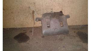 Gebruikte Remklauw (Tang) links-voor Hyundai Trajet 2.0 CRDi 16V Prijs € 40,00 Margeregeling aangeboden door Autosloopexpert