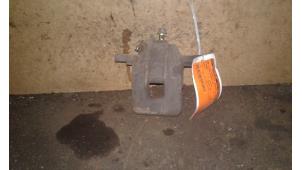 Gebruikte Remklauw (Tang) links-achter Hyundai Trajet 2.0 CRDi 16V Prijs € 40,00 Margeregeling aangeboden door Autosloopexpert