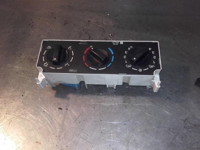 Kachel Bedieningspaneel van een Peugeot Partner 1.6 HDI 90 16V 2008