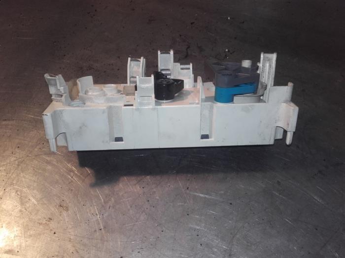 Kachel Bedieningspaneel van een Peugeot Partner 1.6 HDI 90 16V 2008