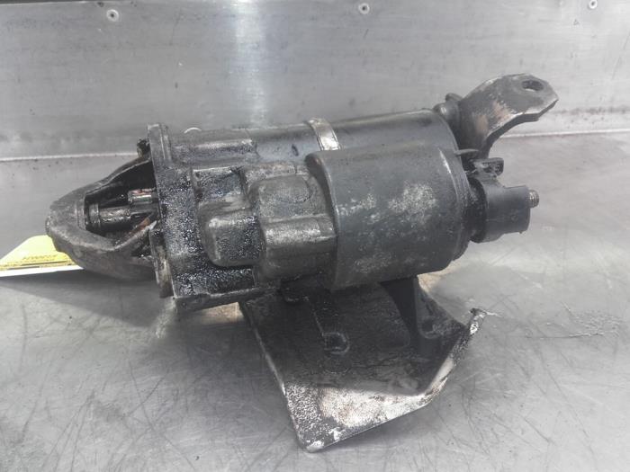 Startmotor van een Volkswagen Passat Variant (3B5) 1.8 20V 1999