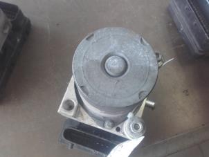 Gebruikte ABS Pomp Ford Mondeo III 2.0 TDCi 115 16V Prijs € 60,00 Margeregeling aangeboden door Autosloopexpert