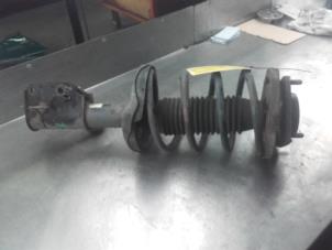 Gebruikte Schokdemper rechts-voor Mazda Premacy 1.8 16V Exclusive HP Prijs € 28,00 Margeregeling aangeboden door Autosloopexpert