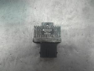 Gebruikte Gloeirelais Renault Megane II CC (EM) 1.9 dCi 130 Prijs € 16,00 Margeregeling aangeboden door Autosloopexpert