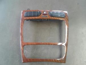 Gebruikte Dashboardlijst Mercedes C-Klasse Prijs € 40,00 Margeregeling aangeboden door Autosloopexpert