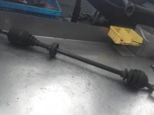 Gebruikte Homokineetas links-voor Honda Civic Aerodeck (MB/MC) 1.5i VTEC-E II 16V Prijs € 28,00 Margeregeling aangeboden door Autosloopexpert