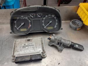 Gebruikte Contactslot + computer Skoda Octavia Combi (1U5) 2.0 Prijs € 80,00 Margeregeling aangeboden door Autosloopexpert