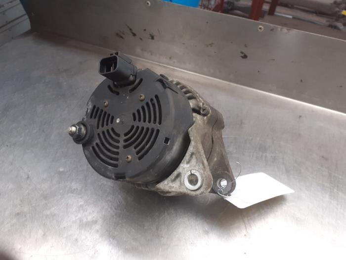 Dynamo van een Mitsubishi Carisma 1.8i 16V 1997