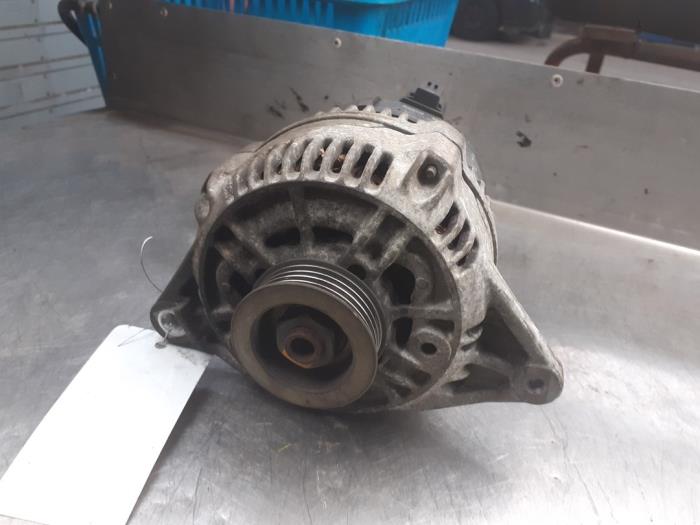 Dynamo van een Mitsubishi Carisma 1.8i 16V 1997