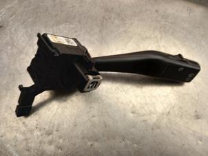 Gebruikte Ruitenwis Schakelaar Volkswagen Caddy III (2KA,2KH,2CA,2CH) 1.9 TDI Prijs € 20,00 Margeregeling aangeboden door Autosloopexpert