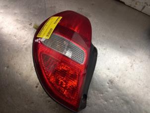 Gebruikte Achterlicht links Daihatsu Sirion/Storia (M1) 1.0 12V DVVT Prijs € 20,00 Margeregeling aangeboden door Autosloopexpert