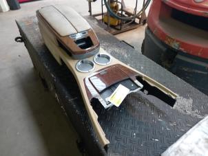 Gebruikte Armleuning BMW 7 serie (E65/E66/E67) 745i,Li 4.4 V8 32V Prijs € 40,00 Margeregeling aangeboden door Autosloopexpert