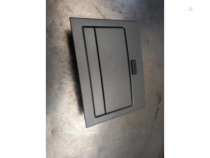 Gebruikte Make-up spiegel BMW 7 serie (E65/E66/E67) 745i,Li 4.4 V8 32V Prijs € 20,00 Margeregeling aangeboden door Autosloopexpert