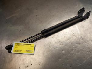 Gebruikte Gasdemperset Achterklep Suzuki Swift (ZA/ZC/ZD1/2/3/9) 1.3 VVT 16V Prijs € 20,00 Margeregeling aangeboden door Autosloopexpert