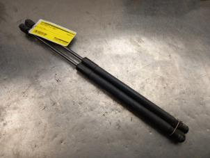 Gebruikte Gasdemperset Achterklep Suzuki Swift (ZA/ZC/ZD1/2/3/9) 1.6 Sport VVT 16V Prijs € 20,00 Margeregeling aangeboden door Autosloopexpert