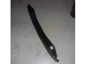 Gebruikte Kettinggeleider Renault Trafic New (EL) 2.0 dCi 16V 115 Prijs € 35,00 Margeregeling aangeboden door EU Engines & Parts BV