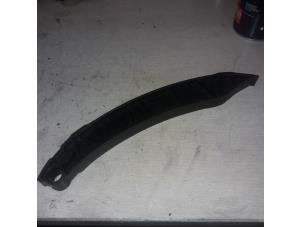 Gebruikte Kettinggeleider Renault Trafic New (FL) 2.0 dCi 16V 90 Prijs € 45,00 Margeregeling aangeboden door EU Engines & Parts BV