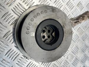 Gebruikte Krukas Poelie Mercedes E (W213) E-220d 2.0 Turbo 16V Prijs € 75,00 Margeregeling aangeboden door EU Engines & Parts BV