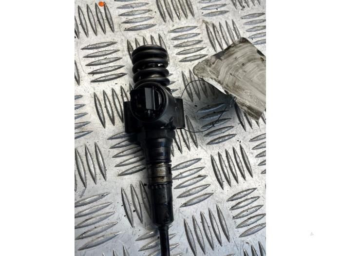Verstuiver (diesel) van een Volkswagen Golf V (1K1) 2.0 TDI 16V 2007