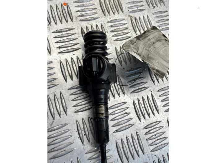 Verstuiver (diesel) van een Volkswagen Golf V (1K1) 2.0 TDI 16V 2007