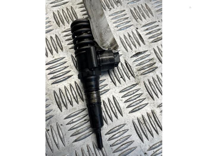 Verstuiver (diesel) van een Volkswagen Golf V (1K1) 2.0 TDI 16V 2007