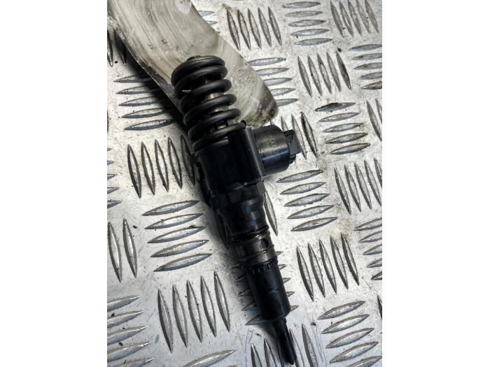 Verstuiver (diesel) van een Volkswagen Golf V (1K1) 2.0 TDI 16V 2007