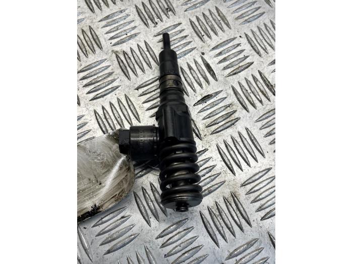 Verstuiver (diesel) van een Volkswagen Golf V (1K1) 2.0 TDI 16V 2007