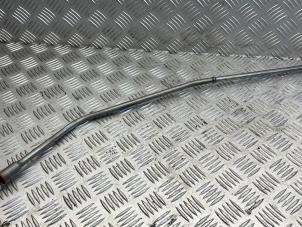 Gebruikte Olie Peilstok Mercedes Sprinter 3t (906.11/906.21) 211 CDI 16V Prijs € 20,00 Margeregeling aangeboden door EU Engines & Parts BV