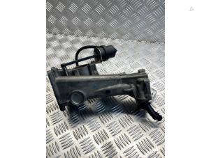 Gebruikte Thermostaathuis Opel Zafira Tourer (P12) 2.0 CDTI 16V 165 Ecotec Prijs € 75,00 Margeregeling aangeboden door EU Engines & Parts BV