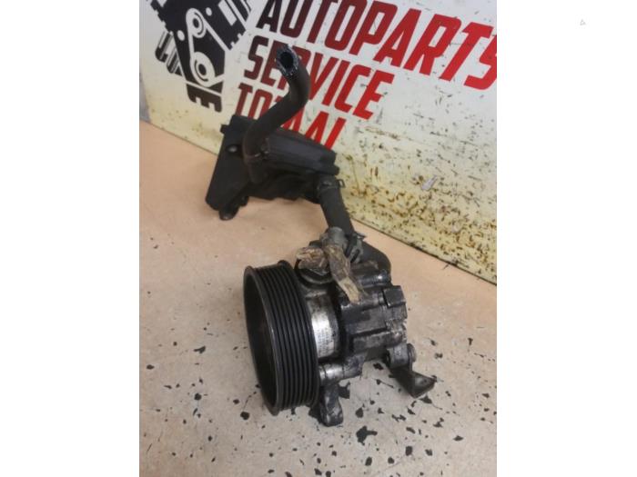 Gebruikte Servopomp Mercedes Sprinter 3,5t (906.73) 318 CDI 24V Prijs € 100,00 Margeregeling aangeboden door EU Engines & Parts BV
