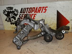 Gebruikte Dynamosteun onder Mercedes B (W246) 1.8 B-200 CDI BlueEFFICIENCY 16V Prijs € 50,00 Margeregeling aangeboden door EU Engines & Parts BV