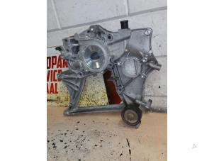 Gebruikte Dynamosteun boven Mercedes Vito (639.6) 2.2 113 CDI 16V 4x4 Euro 5 Prijs € 65,00 Margeregeling aangeboden door EU Engines & Parts BV