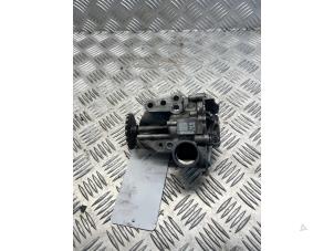 Gebruikte Oliepomp Renault Master III (EV/HV/UV/VA/VB/VD/VF/VG/VJ) 2.3 dCi 135 16V RWD Prijs € 75,00 Margeregeling aangeboden door EU Engines & Parts BV