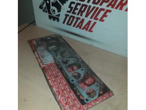 Nieuwe Koppakking Set Opel Kadett D (31/32/33/34/41/42/43/44) 1.2 ST Prijs € 121,00 Inclusief btw aangeboden door EU Engines & Parts BV