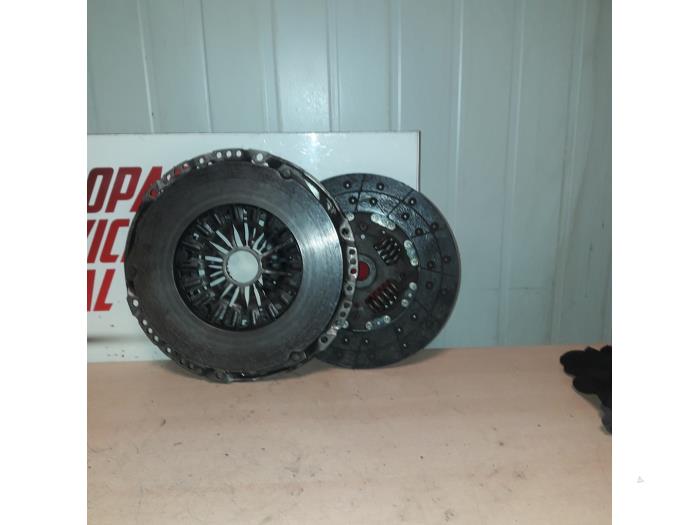 Gebruikte Koppelingsset (compleet) Ford Transit 2.2 TDCi 16V Euro 5 Prijs € 75,00 Margeregeling aangeboden door EU Engines & Parts BV