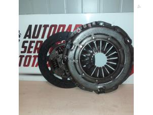 Gebruikte Koppakking Set Opel Vivaro 2.0 CDTI Prijs € 50,00 Margeregeling aangeboden door EU Engines & Parts BV