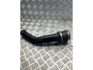 Gebruikte Intercooler Buis Mercedes E (W212) E-200 2.0 Turbo 16V Prijs € 35,00 Margeregeling aangeboden door EU Engines & Parts BV