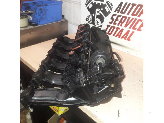 Gebruikte Spruitstuk Inlaat BMW 3 serie (E92) 330d 24V Prijs € 150,00 Margeregeling aangeboden door EU Engines & Parts BV