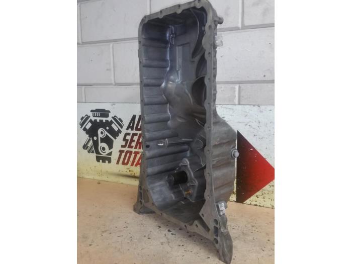 Carterpan van een Mercedes-Benz C (W204) 2.2 C-220 CDI 16V 2008