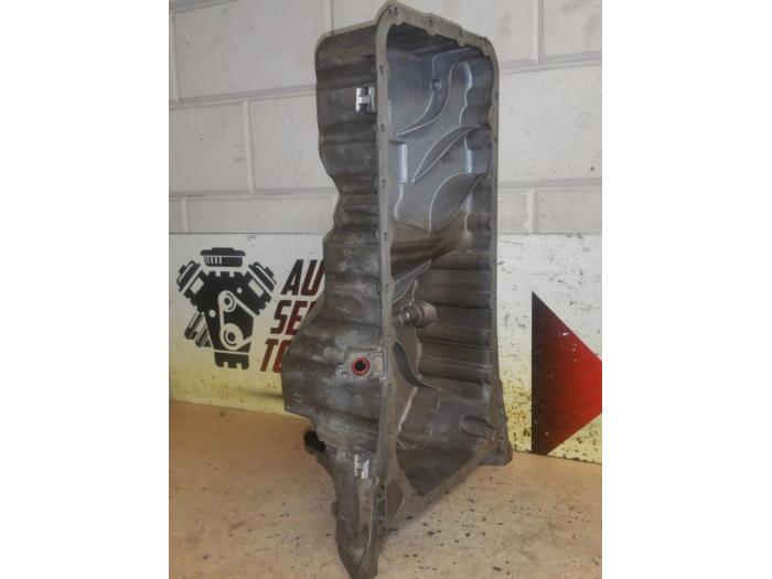 Carterpan van een Mercedes-Benz C (W204) 2.2 C-220 CDI 16V 2008