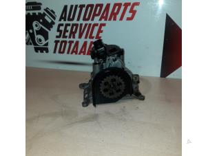 Gebruikte Oliepomp BMW 5 serie (F10) 535d xDrive 24V Prijs € 100,00 Margeregeling aangeboden door EU Engines & Parts BV